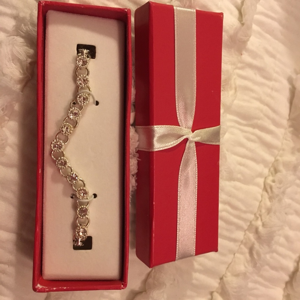 NIB Avon Tennis Bracelet in Gift Box